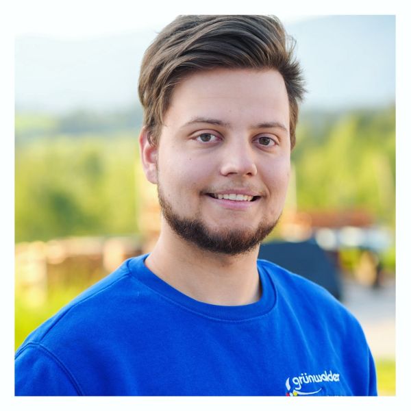 Neu im Team…
seit April unterstützt uns Adrian als Monteur vor allen bei anstehenden Um- und Neubauinstallationen. Seine Gesellenprüfung hat Adrian im Januar diesen Jahres erfolgreich abgelegt und wir freuen uns sehr ihn im Team zu haben. 
#familienbetrieb #ausbildungsbetrieb #neuimteam#handwerkhatzukunft #handwerk #liebezudetail #präzision, #gruenwalder_sanitär #gruenwalder #heizung #sanitär #solar #nachhaltig #ökologisch #gruenwalder_haustechnik #ausbildungsbetrieb #badtölz #bad_tölz #badtoelz