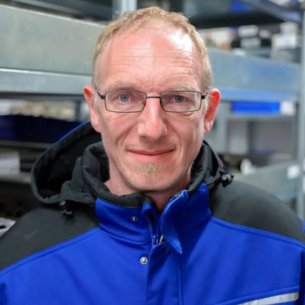 Heute dürfen wir Euch unseren neuen "Kundendienstler Robert" vorstellen. Robert ist seit Ende letzten Jahres bei uns und ist für den Bereich Sanitärkundendienst zuständig.

#kundendienstler #heizungsanitär #solar #neuermitarbeiter #allrounder